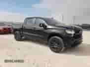 2022 Chevrolet Silverado 1500 RST z VIN 1GCUDEET9NZ502028, wystawiony jako Copart lot #44854605 z przebiegiem 50 146 mil mil oraz Szkoda całkowita • Salvage title. Historia ofert i sprzedaży dostępna na DreamBid. Obrazek 4.