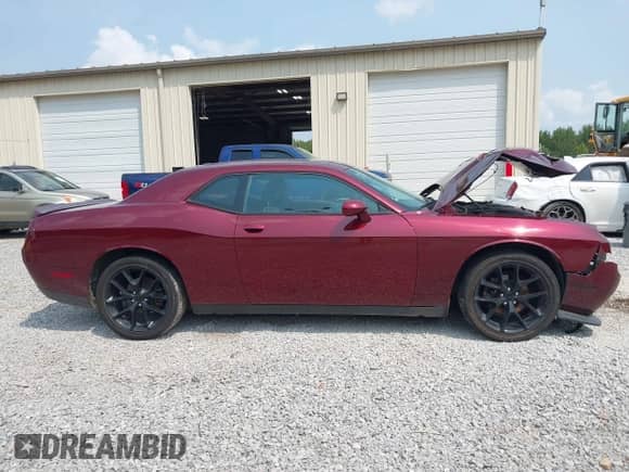2020 Dodge Challenger SXT z VIN 2C3CDZAG5LH226556, wystawiony jako IAAI lot #43154137 z przebiegiem 91 789 mil mil oraz . Historia ofert i sprzedaży dostępna na DreamBid. Obrazek 13.