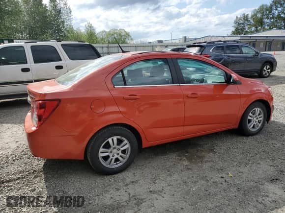 2012 Chevrolet Sonic LT z VIN 1G1JD5SB3C4231033, wystawiony jako Copart lot #56145205 z przebiegiem 43 015 mil mil oraz Szkoda całkowita • Salvage title. Historia ofert i sprzedaży dostępna na DreamBid. Obrazek 3.