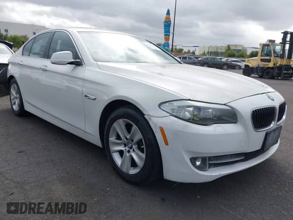 2013 BMW 5 Series 528i xDrive with VIN WBAXH5C54DDW16761, listed as a IAAI auction lot 43430103 with 115,726 mi miles and . Bid and sale history available at DreamBid. Image 1.