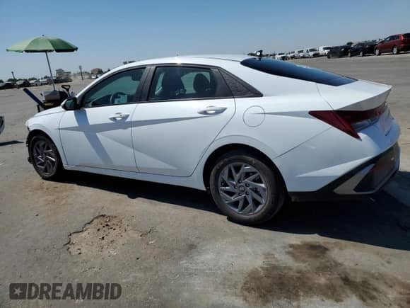 2025 Hyundai Elantra Blue z VIN KMHLM4DJ3SU140336, wystawiony jako Copart lot #65448355 z przebiegiem 7 093 mil mil oraz Szkoda całkowita • Salvage title. Historia ofert i sprzedaży dostępna na DreamBid. Obrazek 2.