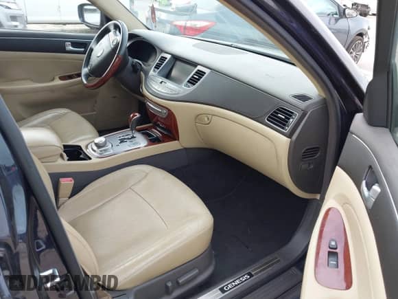 2012 Hyundai Genesis 4.6L с VIN KMHGC4DF3CU175301, выставлен на аукционе IAAI как лот 42767795 с пробегом 169 565 миль миль и . История ставок и продаж доступна на DreamBid. Изображение 5.