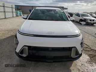 2025 Hyundai Kona SEL with VIN KM8HB3ABXSU205377, listed as a Copart auction lot 80977604 with 2,336 mi miles and Clean title. Bid and sale history available at DreamBid. Image 5.