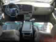 2000 Chevrolet Silverado 1500 LS z VIN 1GCEC19TXYZ339047, wystawiony jako Copart lot #70685765 z przebiegiem 223 333 mil mil oraz Czysty tytuł • Clean title. Historia ofert i sprzedaży dostępna na DreamBid. Obrazek 8.