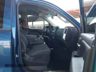 2018 Chevrolet Silverado 1500 LT z VIN 3GCUKREC3JG382038, wystawiony jako IAAI lot #43220792 z przebiegiem 101 358 mil mil oraz . Historia ofert i sprzedaży dostępna na DreamBid. Obrazek 5.