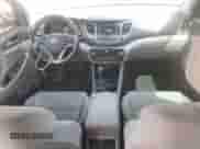 2017 Hyundai Tucson Value z VIN KM8J3CA29HU550150, wystawiony jako Copart lot #59811605 z przebiegiem 93 640 mil mil oraz Szkoda całkowita • Salvage title. Historia ofert i sprzedaży dostępna na DreamBid. Obrazek 8.