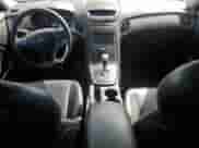 2011 Hyundai Genesis Coupe Track z VIN KMHHU6KH7BU061074, wystawiony jako Copart lot #70147024 z przebiegiem 121 711 mil mil oraz Szkoda całkowita • Salvage title. Historia ofert i sprzedaży dostępna na DreamBid. Obrazek 8.