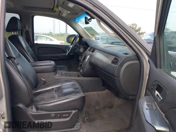 2007 Chevrolet Tahoe LTZ with VIN 1GNFK13027R341063, listed as a IAAI auction lot 43143783 with 273,637 mi miles and . Bid and sale history available at DreamBid. Image 5.