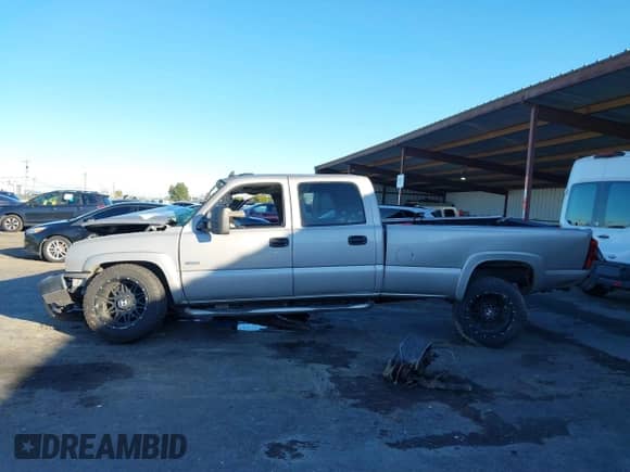 2006 Chevrolet Silverado 3500 SRW Wrk Trk с VIN 1GCHK33D46F268861, выставлен на аукционе IAAI как лот 41518243 с пробегом 117 900 миль миль и . История ставок и продаж доступна на DreamBid. Изображение 15.