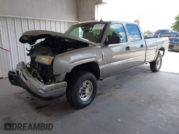 2006 Chevrolet Silverado 2500HD LT3 z VIN 1GCHK23D16F237450, wystawiony jako IAAI lot #42576469 z przebiegiem 170 829 mil mil oraz . Historia ofert i sprzedaży dostępna na DreamBid. Obrazek 18.