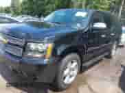 2009 Chevrolet Suburban LTZ z VIN 1GNFK36369R300973, wystawiony jako IAAI lot #42766933 z przebiegiem 184 365 mil mil oraz . Historia ofert i sprzedaży dostępna na DreamBid. Obrazek 2.