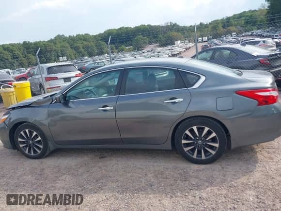 2016 Nissan Altima SR z VIN 1N4AL3AP2GC240321, wystawiony jako IAAI lot #43264362 z przebiegiem 169 745 mil mil oraz . Historia ofert i sprzedaży dostępna na DreamBid. Obrazek 14.