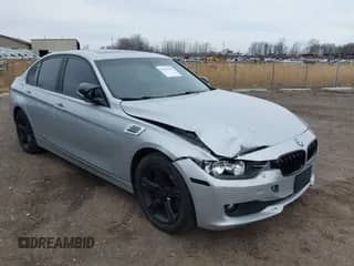 2014 BMW 3 Series 320i xDrive с VIN WBA3C3C58EP661364, выставлен на аукционе IAAI как лот 41947049 с пробегом 211 982 миль миль и . История ставок и продаж доступна на DreamBid. Изображение 1.