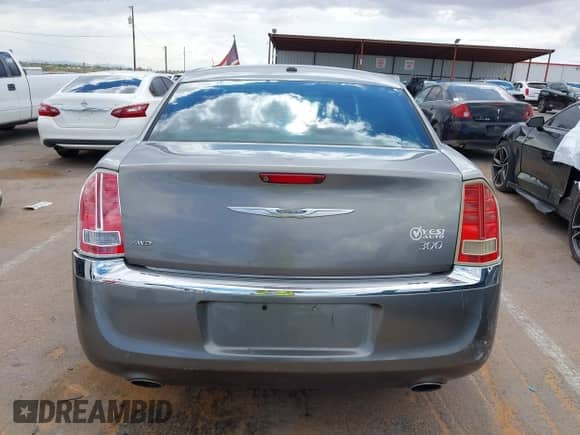 2012 Chrysler 300 Limited с VIN 2C3CCAHG8CH169702, выставлен на аукционе IAAI как лот 42635020 с пробегом 201 865 миль миль и . История ставок и продаж доступна на DreamBid. Изображение 16.