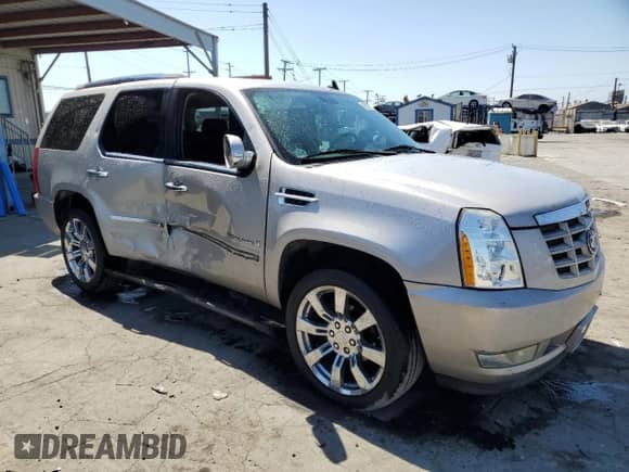 2009 Cadillac Escalade с VIN 1GYFC53269R123266, выставлен на аукционе Copart как лот 70877705 с пробегом 173 376 миль миль и Списание • Salvage title. История ставок и продаж доступна на DreamBid. Изображение 4.