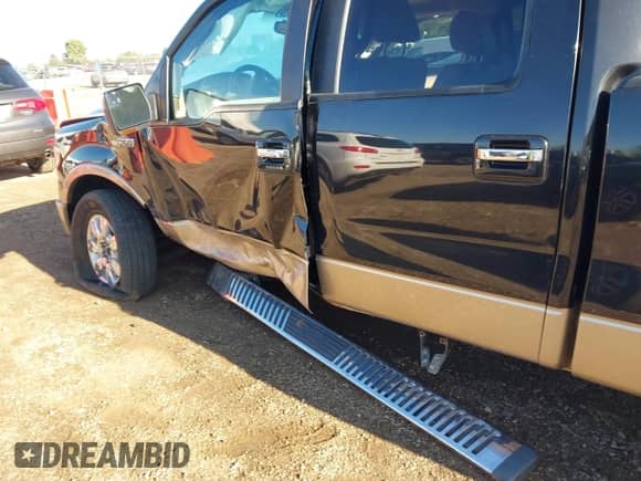 2011 Ford F-150 Lariat z VIN 1FTFW1EF3BFB39941, wystawiony jako IAAI lot #43136003 z przebiegiem 162 564 mil mil oraz . Historia ofert i sprzedaży dostępna na DreamBid. Obrazek 6.