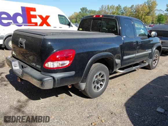 2005 Toyota Tundra SR5 с VIN 5TBBT44105S473288, выставлен на аукционе IAAI как лот 43390378 с пробегом 160 406 миль миль и . История ставок и продаж доступна на DreamBid. Изображение 4.