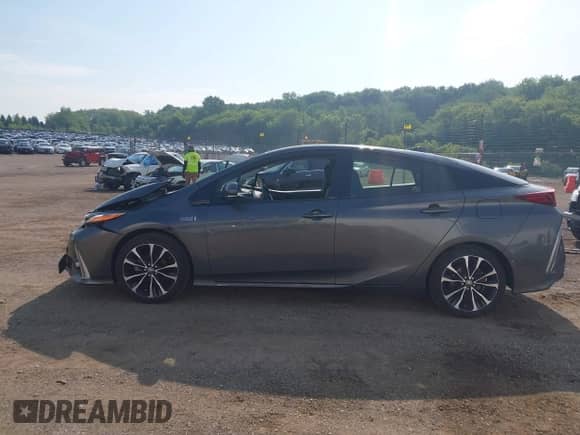 2018 Toyota Prius Plus z VIN JTDKARFP2J3072803, wystawiony jako IAAI lot #42443376 z przebiegiem 120 009 mil mil oraz . Historia ofert i sprzedaży dostępna na DreamBid. Obrazek 14.