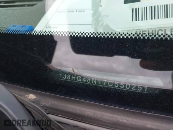 2007 Jeep Commander Sport z VIN 1J8HG48N17C550251, wystawiony jako IAAI lot #42506732 z przebiegiem 143 329 mil mil oraz . Historia ofert i sprzedaży dostępna na DreamBid. Obrazek 9.