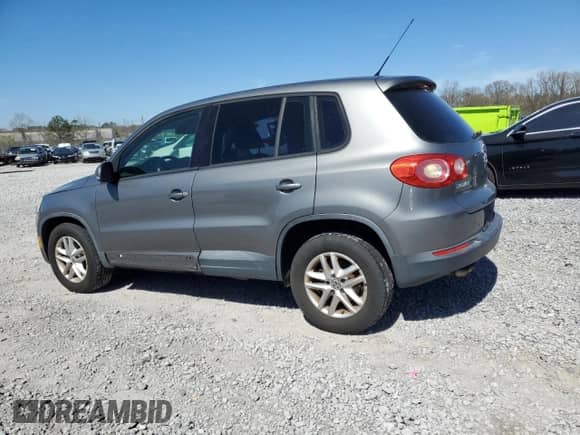 2011 Volkswagen Tiguan SE z VIN WVGAV7AX5BW535864, wystawiony jako Copart lot #49788565 z przebiegiem 175 298 mil mil oraz Czysty tytuł • Clean title. Historia ofert i sprzedaży dostępna na DreamBid. Obrazek 2.