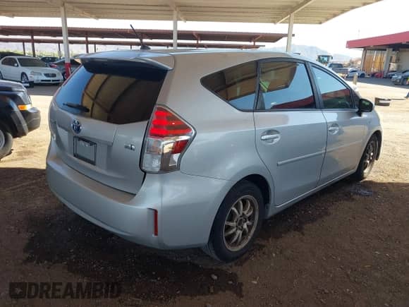 2015 Toyota Prius Two z VIN JTDZN3EU1FJ028933, wystawiony jako IAAI lot #43226233 z przebiegiem 177 350 mil mil oraz . Historia ofert i sprzedaży dostępna na DreamBid. Obrazek 4.