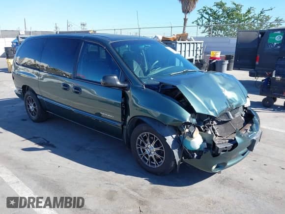 2000 Dodge Caravan SE with VIN 2B4GP44R3YR623136, listed as a IAAI auction lot 43171856 with 286,230 mi miles and . Bid and sale history available at DreamBid. Image 1.