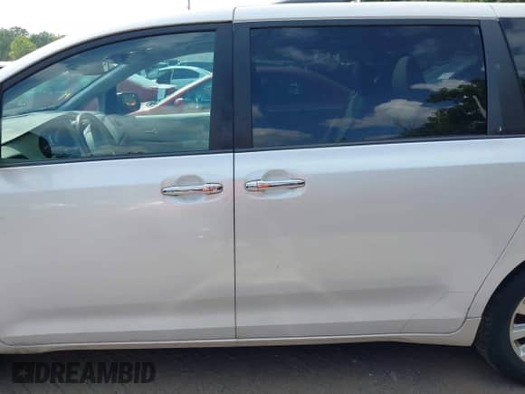 2013 Toyota Sienna XLE with VIN 5TDDK3DC4DS053496, listed as a IAAI auction lot 42824206 with 246,912 mi miles and . Bid and sale history available at DreamBid. Image 14.