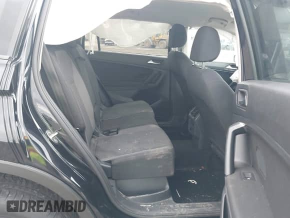 2019 Volkswagen Tiguan S с VIN 3VV0B7AX0KM046024, выставлен на аукционе IAAI как лот 41924867 с пробегом 126 729 миль миль и . История ставок и продаж доступна на DreamBid. Изображение 8.