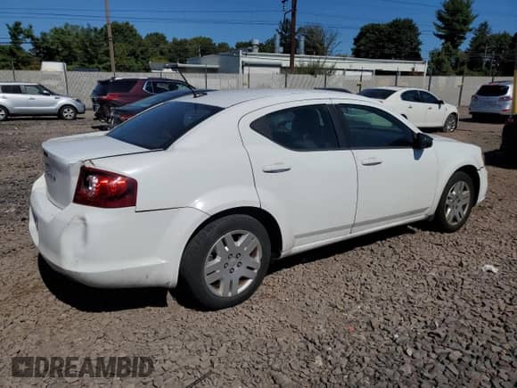 2013 Dodge Avenger SE z VIN 1C3CDZAB3DN730830, wystawiony jako Copart lot #70456914 z przebiegiem 140 616 mil mil oraz Szkoda całkowita • Salvage title. Historia ofert i sprzedaży dostępna na DreamBid. Obrazek 3.