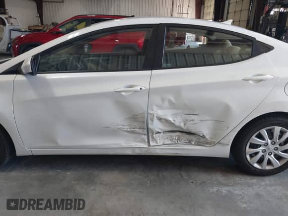 2012 Hyundai Elantra GLS z VIN 5NPDH4AE1CH084140, wystawiony jako IAAI lot #43171523 z przebiegiem 95 448 mil mil oraz . Historia ofert i sprzedaży dostępna na DreamBid. Obrazek 6.