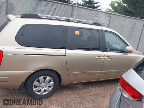 2008 Hyundai Entourage GLS with VIN KNDMC233686047181, listed as a IAAI auction lot 42691101 with 224,101 mi miles and . Bid and sale history available at DreamBid. Image 13.