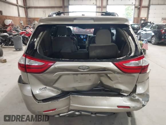 2017 Toyota Sienna LE Auto Access Seat z VIN 5TDKZ3DC3HS842392, wystawiony jako IAAI lot #43164475 z przebiegiem 98 530 mil mil oraz . Historia ofert i sprzedaży dostępna na DreamBid. Obrazek 16.