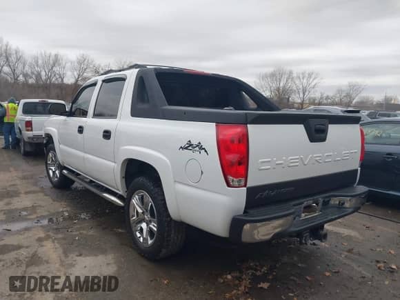 2005 Chevrolet Avalanche Z71 с VIN 3GNEK12Z65G200232, выставлен на аукционе IAAI как лот 41128043 с пробегом 173 874 миль миль и . История ставок и продаж доступна на DreamBid. Изображение 3.