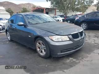 2008 BMW 3 Series 328i z VIN WBAVA33568KX84046, wystawiony jako IAAI lot #43247074 z przebiegiem 143 927 mil mil oraz . Historia ofert i sprzedaży dostępna na DreamBid. Obrazek 1.