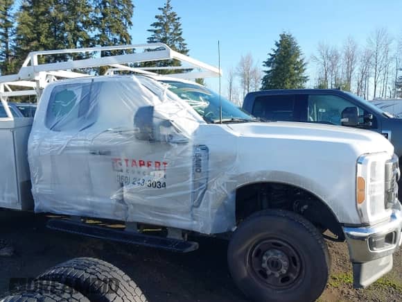 2023 Ford F-250 XL z VIN 1FT7X2BAXPED71157, wystawiony jako IAAI lot #41265426 z przebiegiem 23 072 mil mil oraz . Historia ofert i sprzedaży dostępna na DreamBid. Obrazek 6.