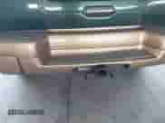 2002 Chevrolet TrailBlazer LS z VIN 1GNDT13S722315601, wystawiony jako IAAI lot #42715890 z przebiegiem 175 016 mil mil oraz . Historia ofert i sprzedaży dostępna na DreamBid. Obrazek 14.