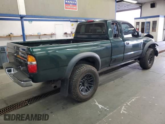 2003 Toyota Tacoma PreRunner with VIN 5TESM92N43Z251344, listed as a Copart auction lot 86184425 with 194,763 mi miles and Salvage title. Bid and sale history available at DreamBid. Image 3.