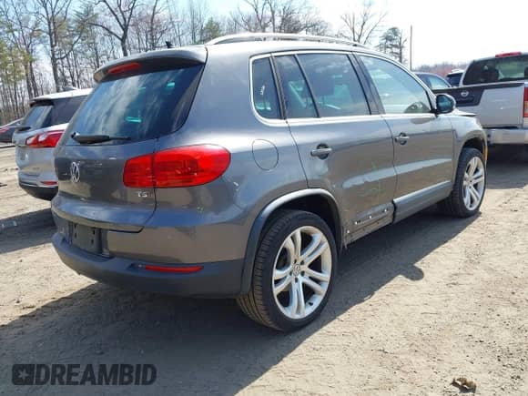 2016 Volkswagen Tiguan S with VIN WVGAV7AX3GW537541, listed as a IAAI auction lot 41834410 with 39,024 mi miles and . Bid and sale history available at DreamBid. Image 4.