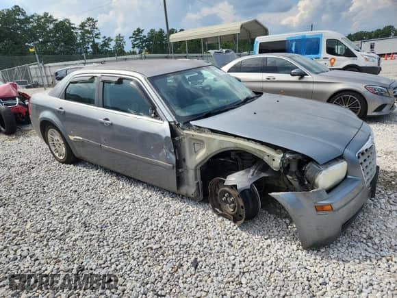 2006 Chrysler 300 with VIN 2C3KA43R06H180208, listed as a Copart auction lot 68349045 with 77,559 mi miles and Salvage title. Bid and sale history available at DreamBid. Image 4.