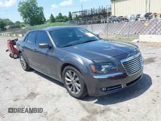 2014 Chrysler 300 S с VIN 2C3CCAGG6EH383723, выставлен на аукционе IAAI как лот 42703882 с пробегом 141 309 миль миль и . История ставок и продаж доступна на DreamBid. Изображение 1.