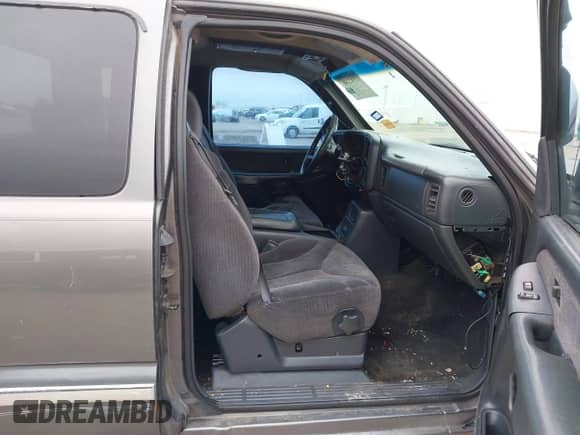 2000 GMC Sierra 1500 SLE with VIN 1GTEC19V3YZ176243, listed as a IAAI auction lot 41582240 with Not provided miles and . Bid and sale history available at DreamBid. Image 5.