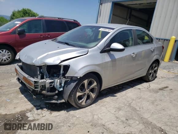 2018 Chevrolet Sonic Premier z VIN 1G1JF5SB6J4138272, wystawiony jako Copart lot #61584745 z przebiegiem 102 166 mil mil oraz Szkoda całkowita • Salvage title. Historia ofert i sprzedaży dostępna na DreamBid. Obrazek 1.