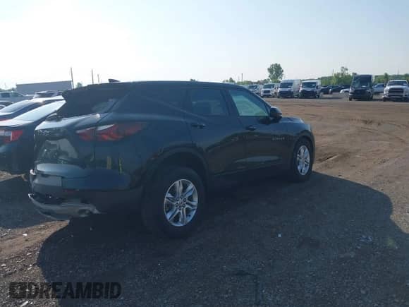 2020 Chevrolet Blazer LT z VIN 3GNKBCRS9LS708843, wystawiony jako IAAI lot #42542733 z przebiegiem 74 240 mil mil oraz . Historia ofert i sprzedaży dostępna na DreamBid. Obrazek 4.