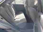 2003 Toyota Camry XLE z VIN 4T1BE32K33U738894, wystawiony jako IAAI lot #43410887 z przebiegiem 235 933 mil mil oraz . Historia ofert i sprzedaży dostępna na DreamBid. Obrazek 8.