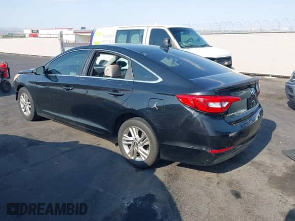 2015 Hyundai Sonata SE с VIN 5NPE24AFXFH003929, выставлен на аукционе IAAI как лот 42759190 с пробегом 173 366 миль миль и . История ставок и продаж доступна на DreamBid. Изображение 3.