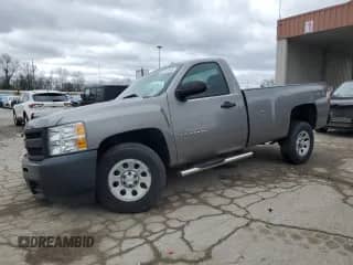 2012 Chevrolet Silverado 1500 Work Truck z VIN 1GCNKPEX3CZ206931, wystawiony jako Copart lot #53112945 z przebiegiem 147 466 mil mil oraz Szkoda całkowita • Salvage title. Historia ofert i sprzedaży dostępna na DreamBid. Obrazek 1.