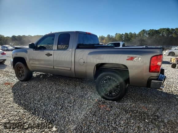 2013 Chevrolet Silverado 1500 LT z VIN 1GCRKSE74DZ262236, wystawiony jako Copart lot #86266165 z przebiegiem 176 514 mil mil oraz Szkoda całkowita • Salvage title. Historia ofert i sprzedaży dostępna na DreamBid. Obrazek 2.