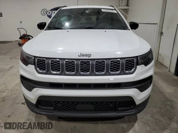 2024 Jeep Compass Latitude with VIN 3C4NJDBN0RT146367, listed as a Copart auction lot 41695345 with 20,951 mi miles and Salvage title. Bid and sale history available at DreamBid. Image 5.