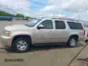 2007 Chevrolet Suburban LTZ z VIN 1GNFC16047R389477, wystawiony jako IAAI lot #42236857 z przebiegiem 212 863 mil mil oraz . Historia ofert i sprzedaży dostępna na DreamBid. Obrazek 14.