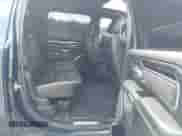 2020 Ram 1500 Laramie z VIN 1C6SRFJT4LN307504, wystawiony jako IAAI lot #42882754 z przebiegiem 100 563 mil mil oraz . Historia ofert i sprzedaży dostępna na DreamBid. Obrazek 8.